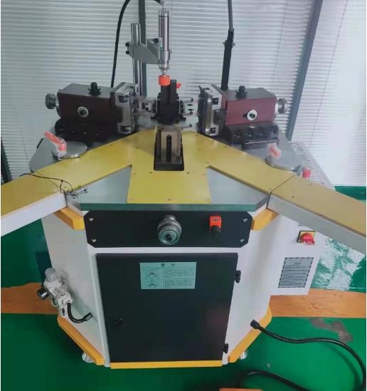 Corner Connector CNC Cutting Saw for Aluminum Profile.jpg Corner Connector CNC Cutting Saw for Aluminum Profile.jpg