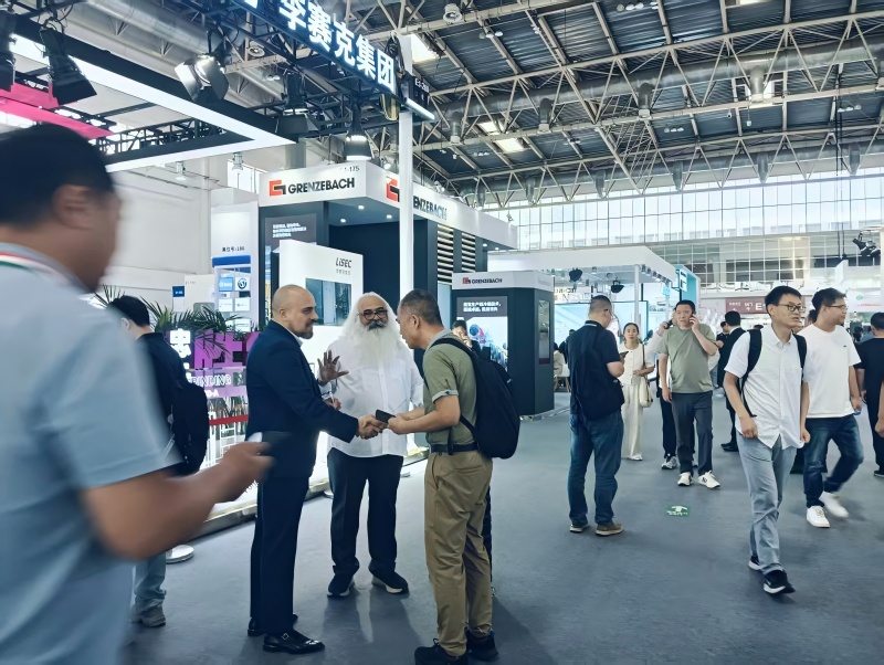 1748841456861274.jpg aluminum window machine.jpg