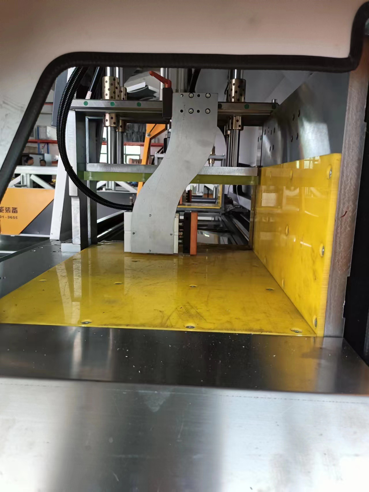 aluminum cutting machine.jpg